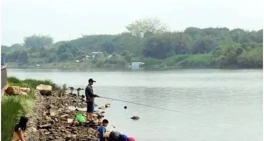 水庫釣魚使用海竿技巧_2016海竿水庫釣魚視頻_海竿爆炸鉤水庫釣魚技巧