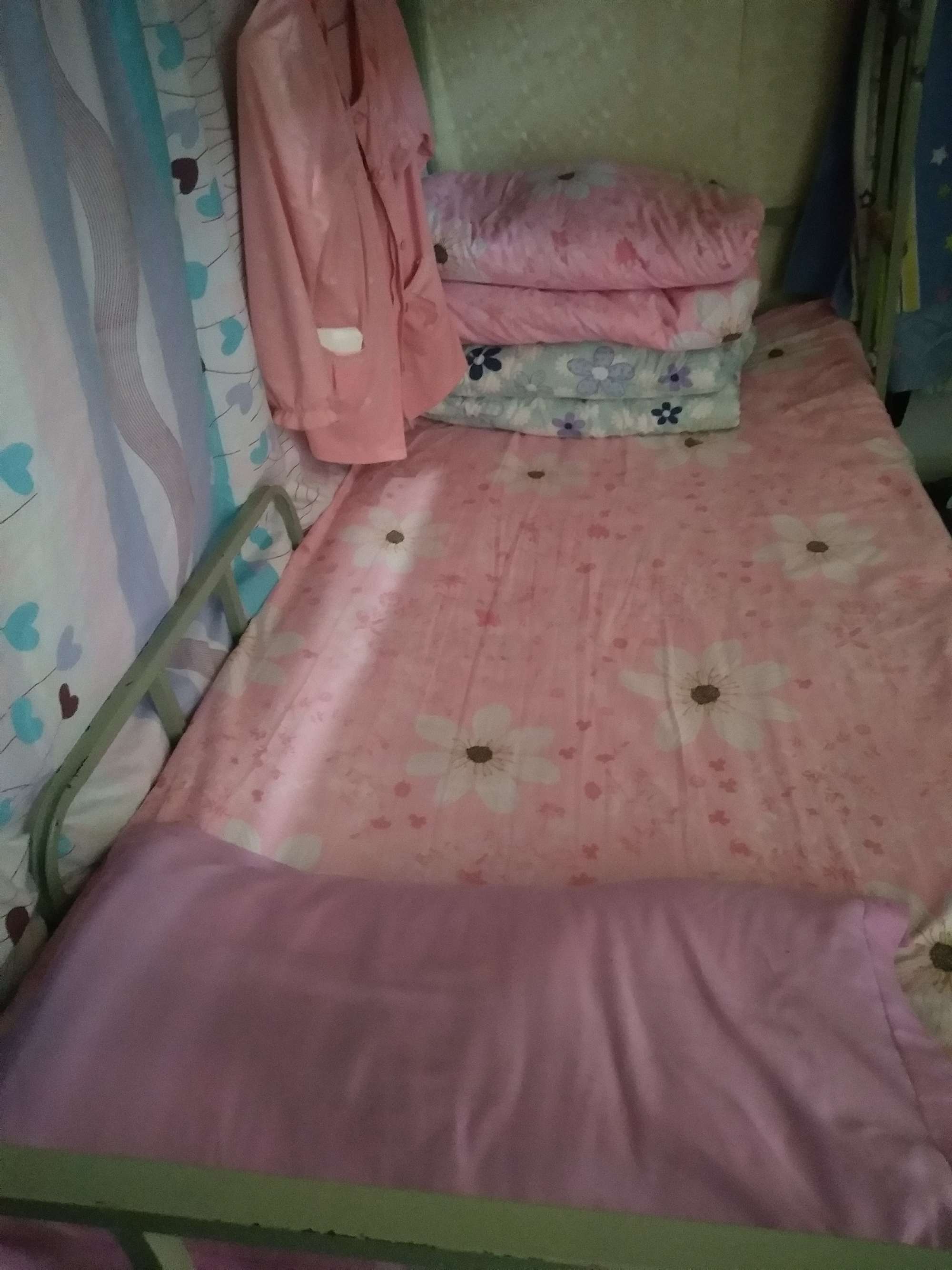 樓道打膠掃樓吧_女子醉酒在樓道被男生撿走_(dá)男生打呼嚕太吵被室友抬至樓道