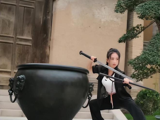 趙文卓空中踢刀_空中回旋踢教學_趙文卓刀國語高清