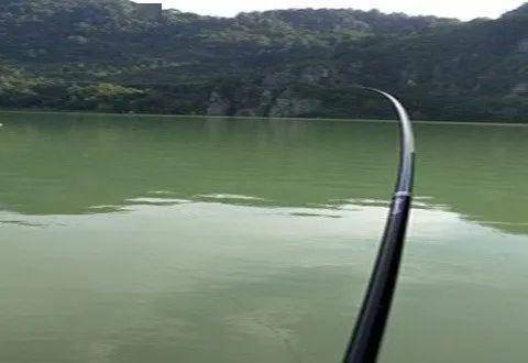 海竿爆炸鉤水庫釣魚技巧_南方冬天水庫釣魚技巧_10月水庫釣魚技巧
