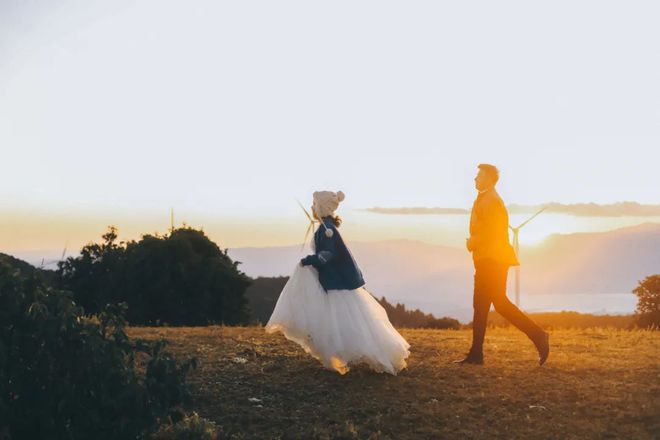 確認出席婚宴人數短信_男方出席女方婚宴_視頻出席自己婚宴當事人舉辦了婚禮