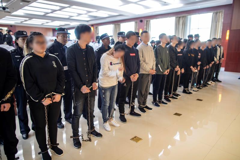 炸金花兩人技巧_炸金花技巧手法偷看牌_快樂炸金花技巧