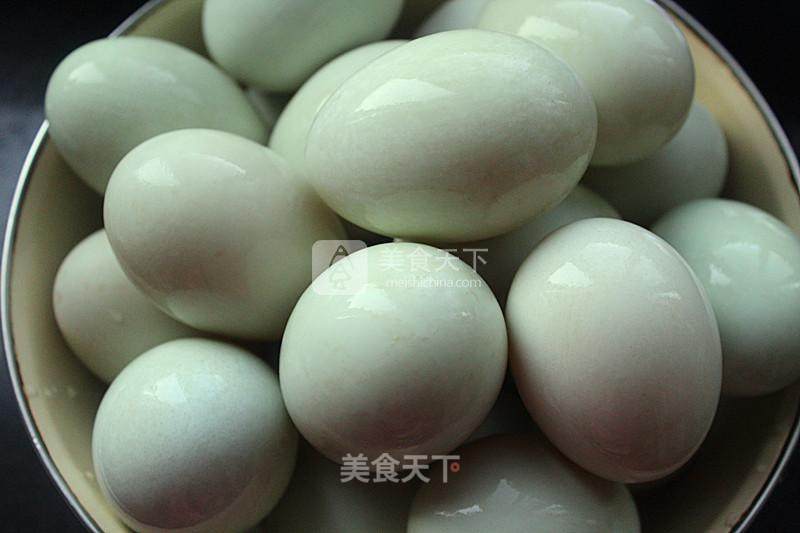 水鴨蛋腌制方法_鴨蛋的腌制方法有幾種_鴨蛋怎么腌制出油好吃