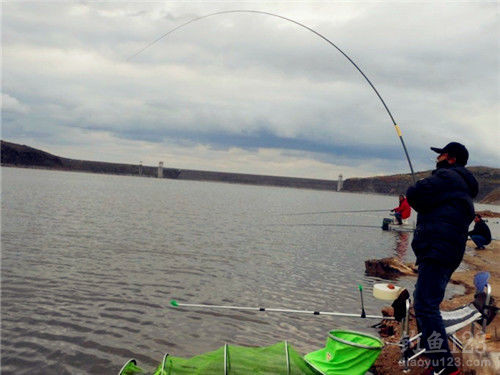 海桿黃河釣魚技巧_北方冬天海桿釣魚技巧_海桿釣魚技巧