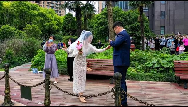 結婚新娘穿古裝新郎穿什么_同名新郎同天結婚_結婚新郎致辭幽默