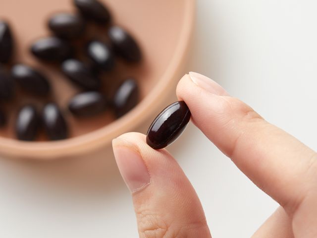 歐緹麗大葡萄保濕控油代購(gòu)多少安_歐緹麗葡萄籽膠囊服用方法_歐緹麗葡萄源舒緩保濕精華液