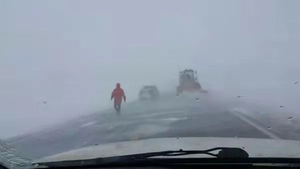 典型道路及惡劣氣象條件下的安全駕駛知識_科目四安全文明駕駛知識考題_安全文明駕駛知識考題 部分