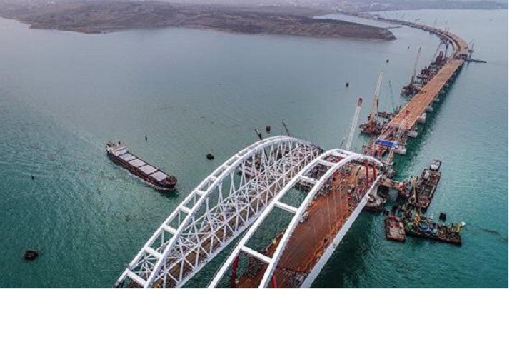 實拍克里米亞大橋：車輛被仔細搜查_陽明灘大橋車輛超載_克里米亞大橋中國建