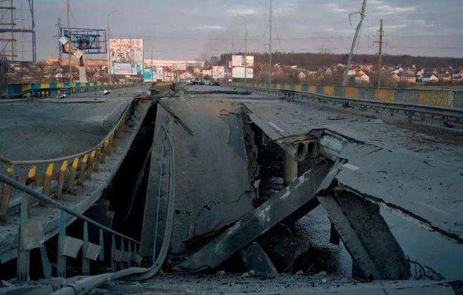 實拍克里米亞大橋：車輛被仔細搜查_陽明灘大橋車輛超載_克里米亞大橋中國建