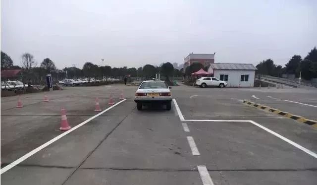 科目二考試側方位停車技巧視頻_駕考科目二側方位停車技巧_科目二 側方位停車技巧