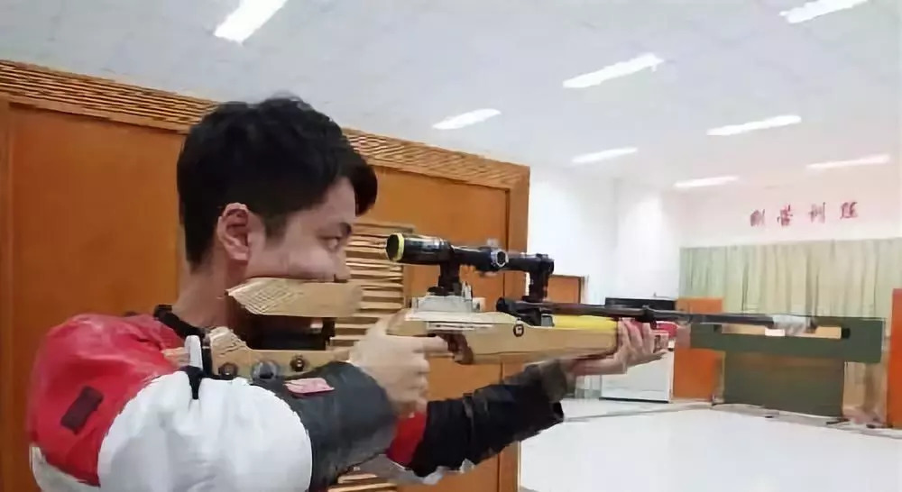 回到老家農(nóng)村的感慨_回到老家農(nóng)村 承載鄉(xiāng)愁_甘宇回到四川大竹老家照了全家福