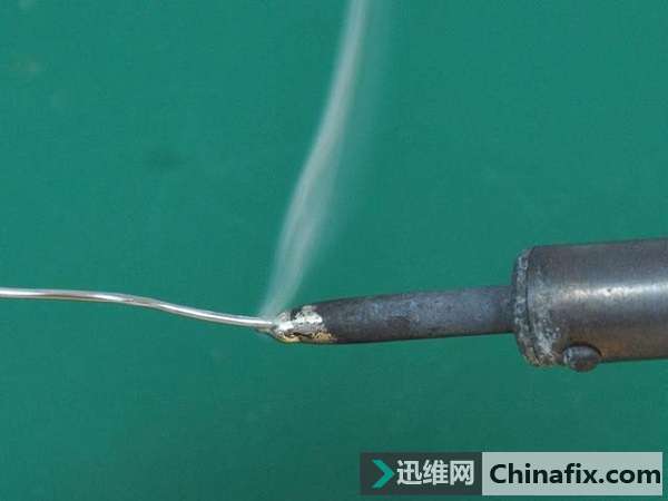 烙鐵焊接技巧視頻_烙鐵焊接標準_使用電烙鐵焊接技巧