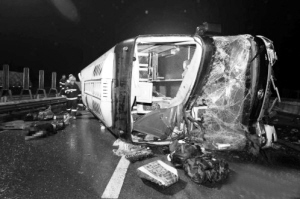 廣州長隆作文——坐垂直過山車_水晶神翼過山車坐一次多少錢_蘋果客服回應iphone14坐過山車誤報