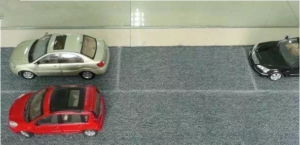 右側(cè)倒車入庫技巧_科目2倒車入庫技巧_倒車入庫左入庫技巧