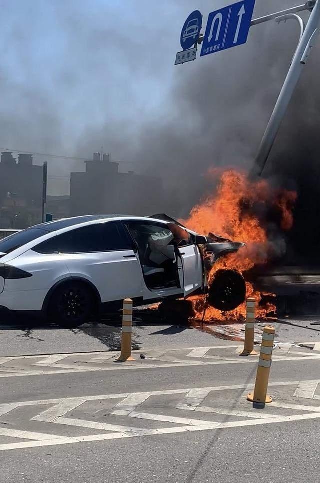 宋慧喬最新消息逃稅首露面_林志穎車禍后首露面_劉翔被傳婚變后露面
