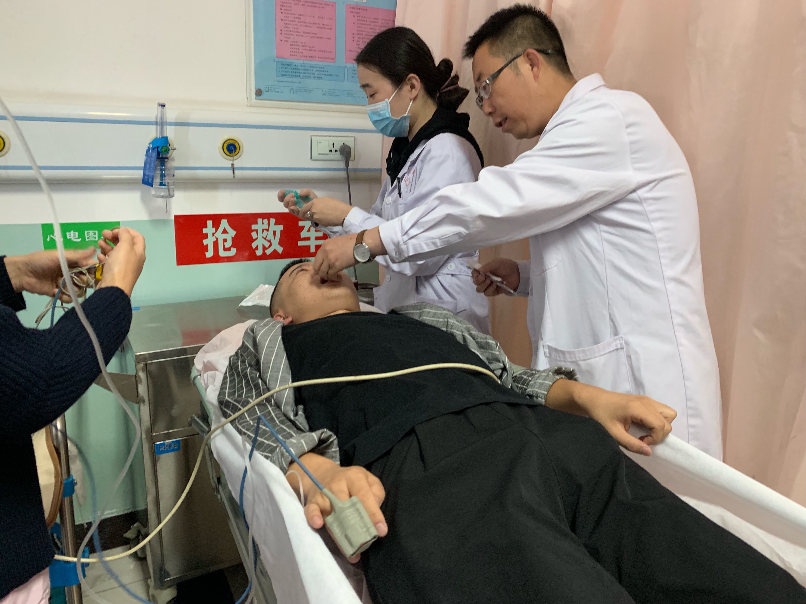 男子心跳停1小時醫生持續搶救成功_成功 搶救沒了心跳_有心跳無呼吸搶救方式