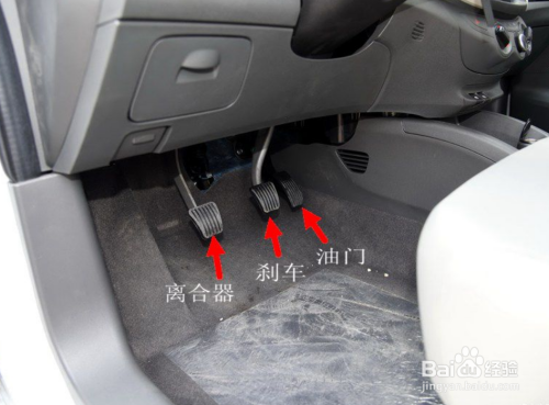 手動(dòng)擋的汽車怎么減檔？求步驟-技巧