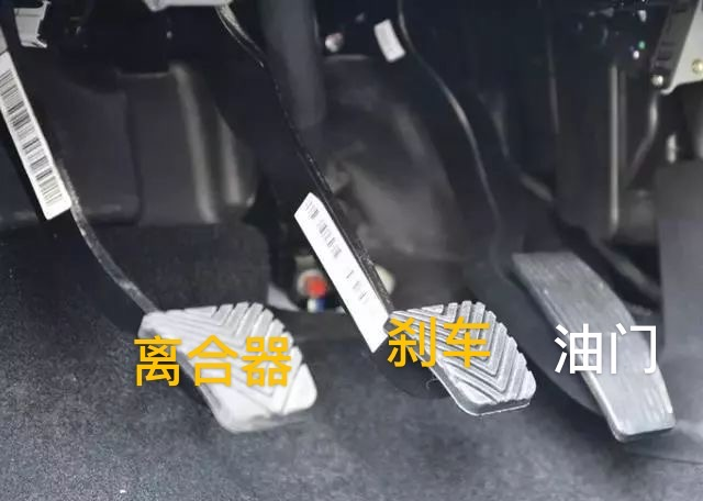汽車行駛中熄火帶擋有剎車么_手動擋剎車技巧_雪天剎車拿擋憋