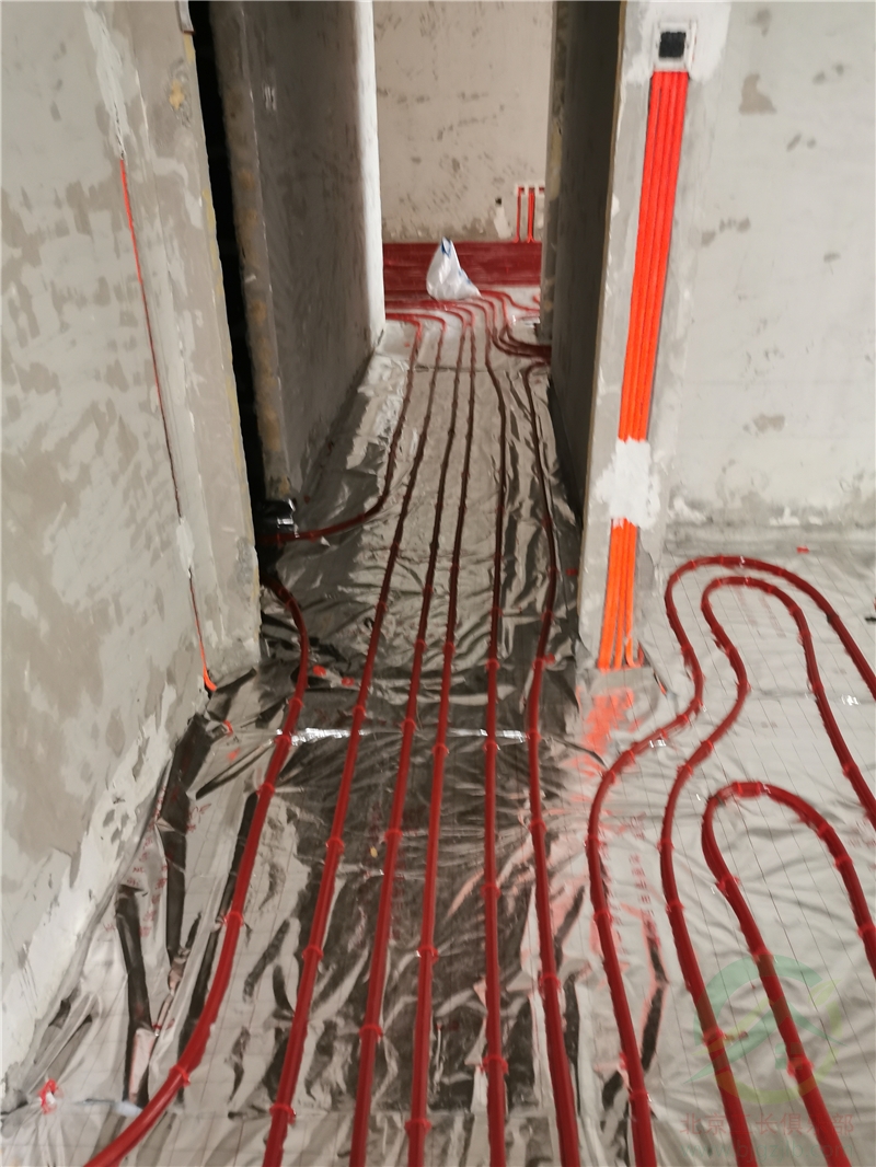 蘇州一個業主家在建工地做講解水電施工的要點
