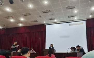 
2015新生辯論賽中杰出辯才的辯論風采——辯論賽