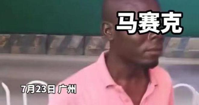 男子酒吧騷擾鄰桌女生 警方回應(yīng)_重慶警方回應(yīng)男子跳橋砸死老人_長沙警方回應(yīng)22歲女生乘網(wǎng)約車失聯(lián)