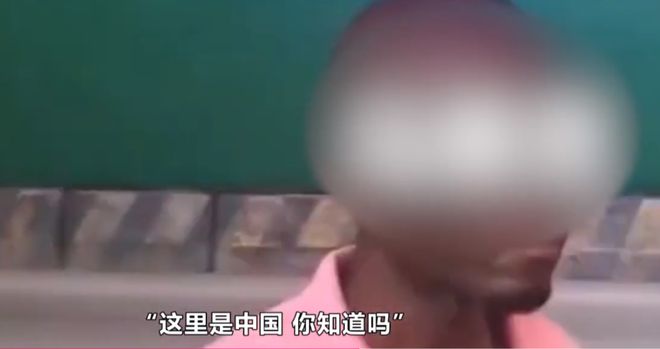 男子酒吧騷擾鄰桌女生 警方回應(yīng)_重慶警方回應(yīng)男子跳橋砸死老人_長沙警方回應(yīng)22歲女生乘網(wǎng)約車失聯(lián)