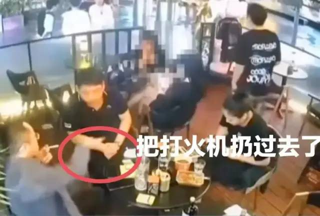 男子酒吧騷擾鄰桌女生 警方回應(yīng)_重慶警方回應(yīng)男子跳橋砸死老人_長沙警方回應(yīng)22歲女生乘網(wǎng)約車失聯(lián)